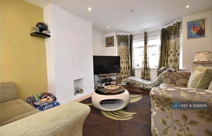 3 Bedroom Terraced House To Rent In Ilchester Crescent, Bristol, BS13