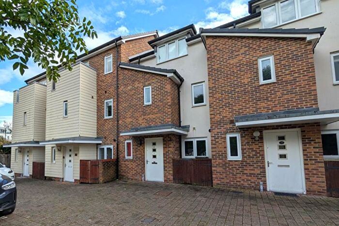 3 Bedroom Terraced House To Rent In Addlestone, Surrey, KT15