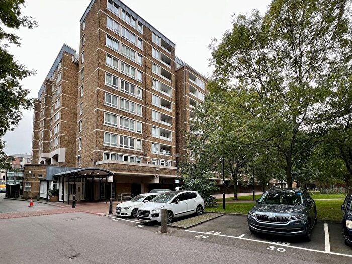 3 Bedroom Flat To Rent In St. Luke's Estate Peerless Street, London, EC1V