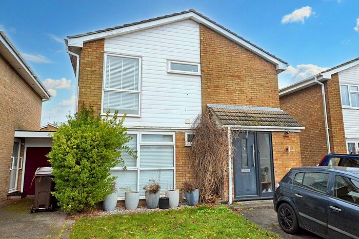 3 Bedroom Link Detached House To Rent In Hadrian Close, St Albans, AL3