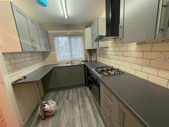 2 Bedroom Semi-Detached House To Rent In Dobbs Mill Close, Selly Park, Birmingham B29