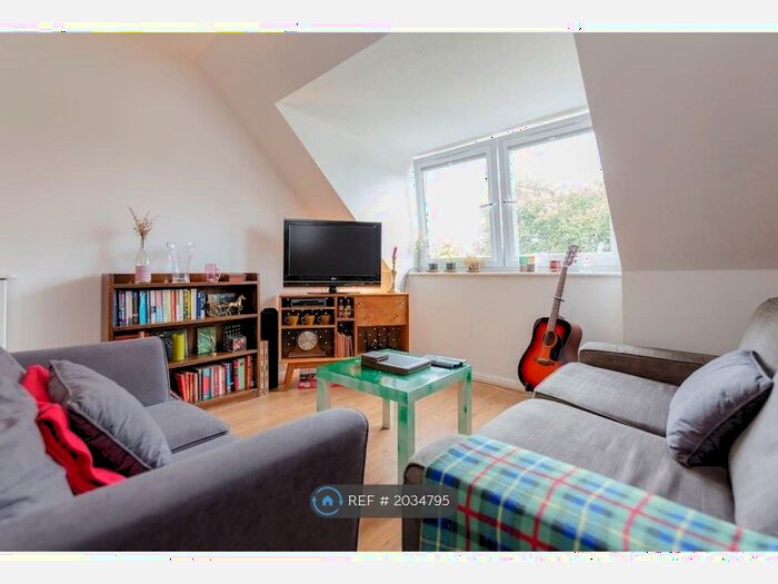 2 Bedroom Flat To Rent In Saffron Court, Newham, London, E15