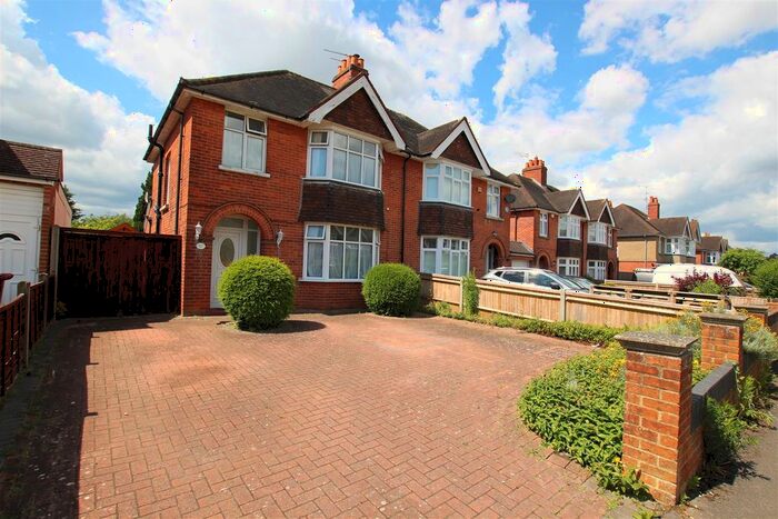 3 Bedroom Semi-Detached House To Rent In Kenilworth Avenue, Reading, RG30