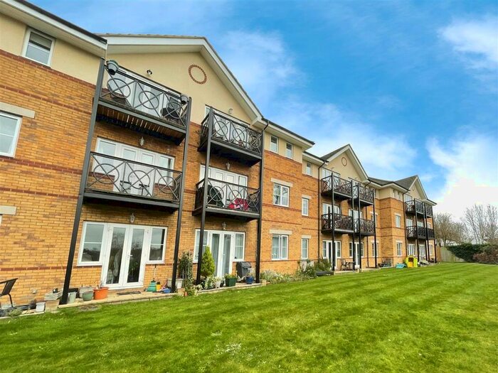 2 Bedroom Flat To Rent In Ebberns Road, Hemel Hempstead, HP3