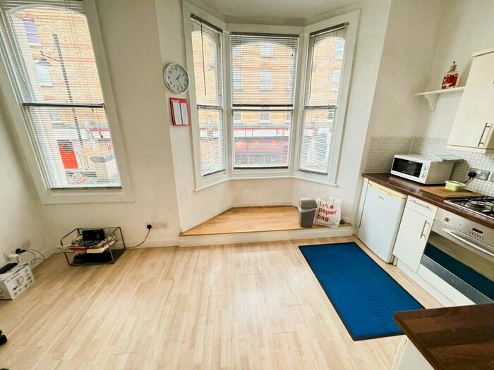 1 Bedroom Flat To Rent In Pacific Mews, London, SW9