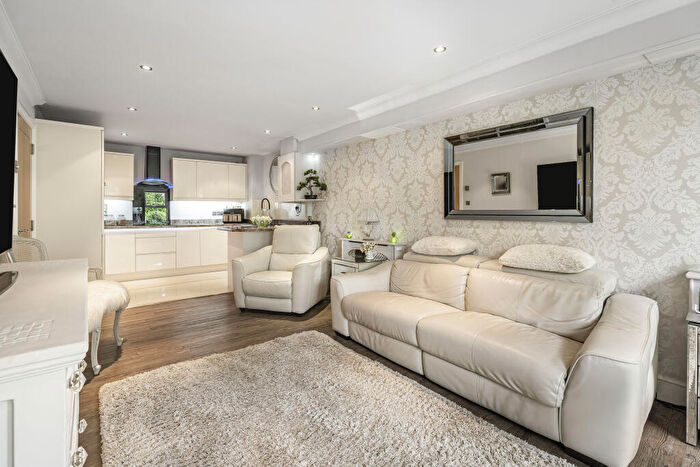 2 Bedroom Apartment For Sale In Church Street, Welwyn, AL6