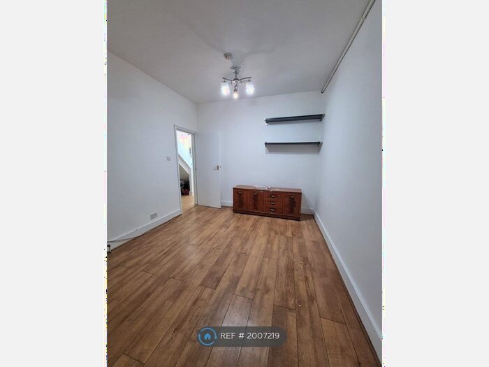 2 Bedroom Flat To Rent In Cranleigh Road, London, N15