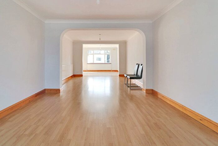 5 Bedroom Semi-detached House To Rent In Lindsay Drive, Harrow, HA3