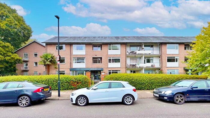 3 Bedroom Apartment To Rent In Sheldon Avenue, Highgate, N6