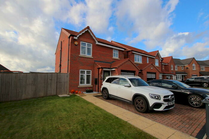 3 Bedroom Detached House To Rent In Graders Close, Mapplewell, S75