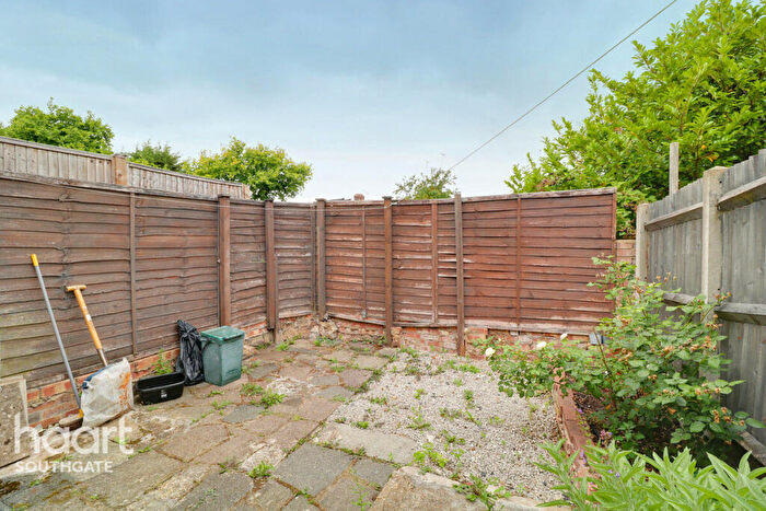 2 Bedroom End Of Terrace House For Sale In Hillside Grove, London, N14