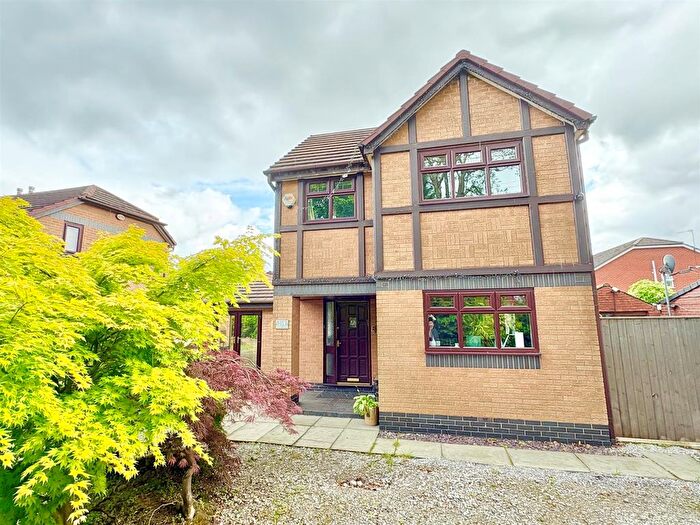 3 Bedroom Detached House For Sale In Holden Road, Leigh, WN7