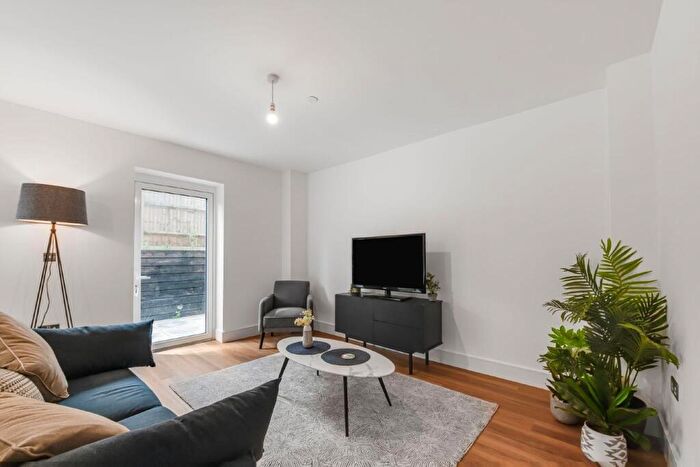 2 Bedroom Flat To Rent In Pear Tree Close, Wembley, HA0