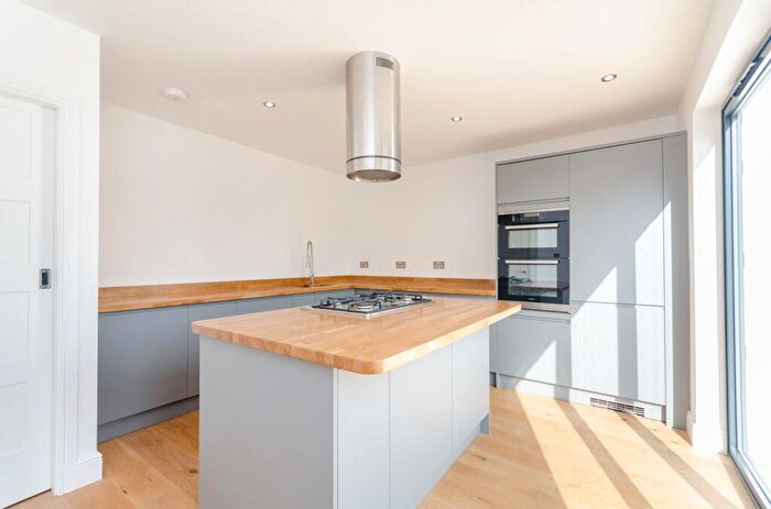 6 Bedroom Semi-Detached House To Rent In Groveland Way, New Malden, KT3