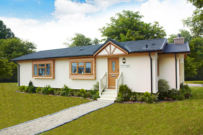 2 Bedroom Park Home For Sale In Godalming, Surrey, GU8