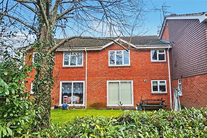 2 Bedroom Flat For Sale In Mimosa Close, Lindford, Hampshire, GU35