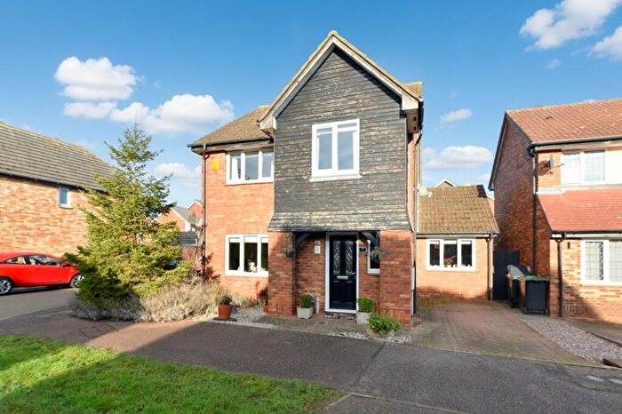 4 Bedroom Detached House For Sale In Kestrel Way, Sandy, SG19