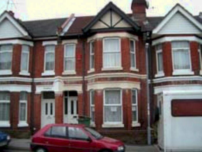 5 Bedroom Semi-Detached House To Rent In Tennyson Road, Southampton, SO17