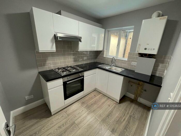 2 Bedroom Maisonette To Rent In Chaldon Road, Caterham, CR3