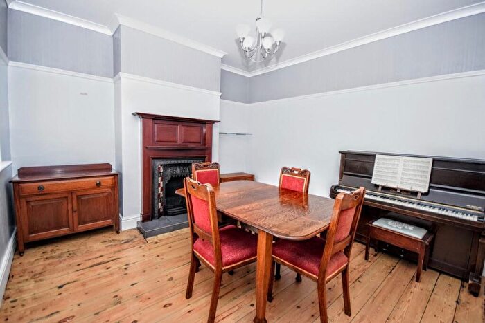 3 Bedroom End Of Terrace House For Sale In Newmarket, Louth, LN11