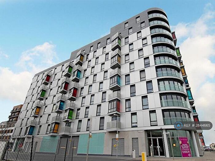 2 Bedroom Flat To Rent In Hunsaker, Reading, RG1