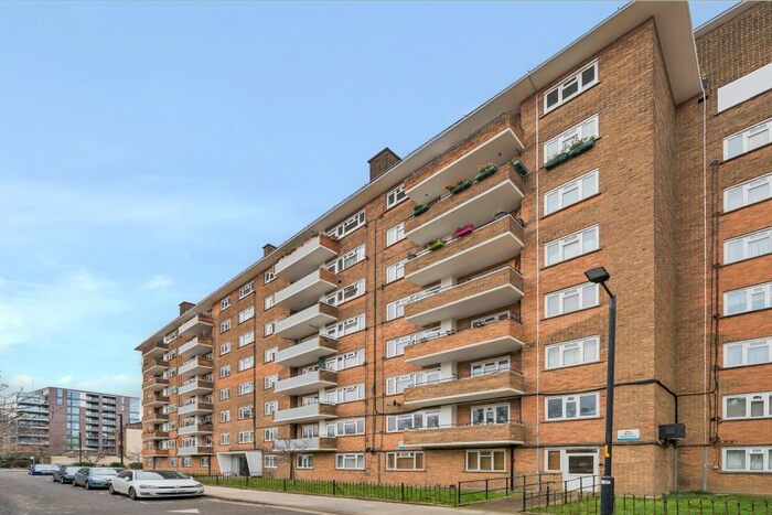 3 Bedroom Flat To Rent In Nelson Square, London, SE1