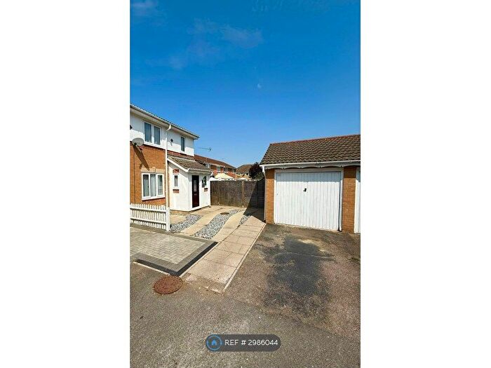 3 Bedroom Semi-Detached House To Rent In Challinor, Harlow, CM17