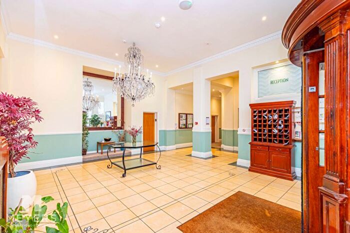 2 Bedroom Flat To Rent In Burlington Mansions, Owls Road, Bournemouth, BH5