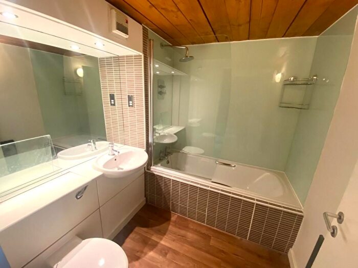 2 Bedroom Flat To Rent In , Old Chester Road, Leeds, LS12