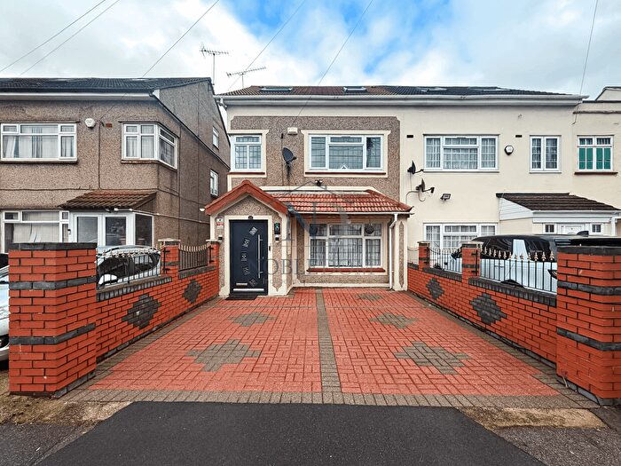 5 Bedroom Semi Detached House For Sale In Hayes, UB4