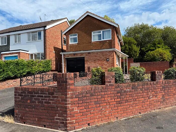 3 Bedroom Detached House For Sale In Penfields Road, Stourbridge, DY8