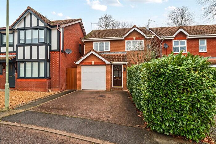 3 Bedroom Detached House For Sale In Alexandra Gardens, Knaphill, Woking, GU21