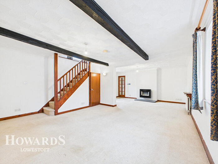 3 Bedroom Detached House For Sale In Oulton Street, Lowestoft, NR32