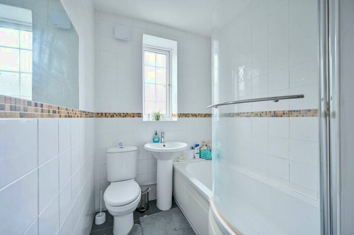 1 Bedroom Flat To Rent In Birkenhead Avenue, Kingston, Kingston Upon Thames, KT2