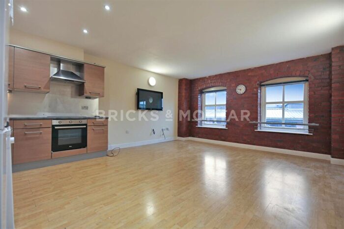 3 Bedroom Apartment For Sale In Pandongate House, City Road, Newcastle Upon Tyne, NE1