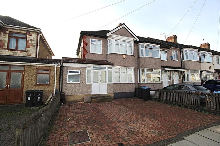 3 Bedroom Terraced House To Rent In Nursery Close, Enfield, EN3