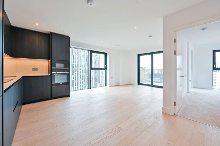 2 Bedroom Flat For Sale In Hawksbury Heights, Elephant And Castle, London, SE17
