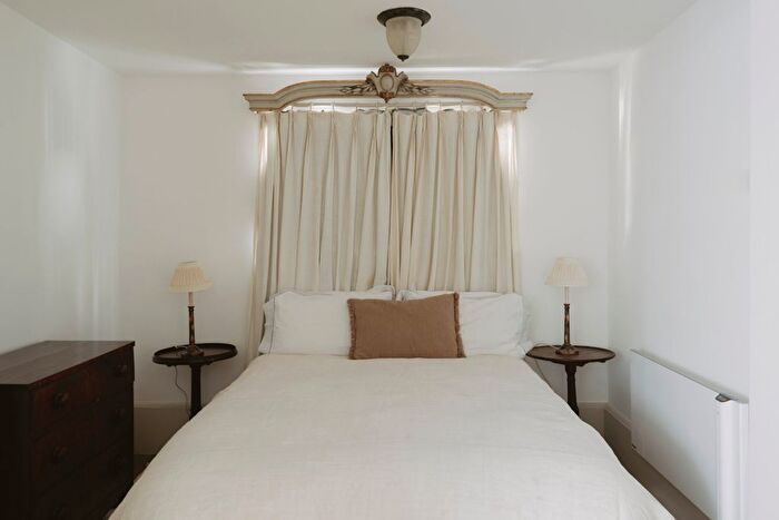 1 Bedroom Flat To Rent In Fulham Road, London, SW6