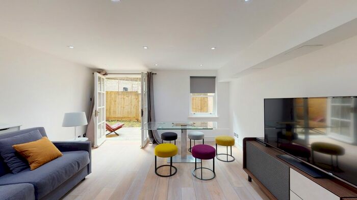 2 Bedroom Flat To Rent In Knaresborough Place, London, SW5