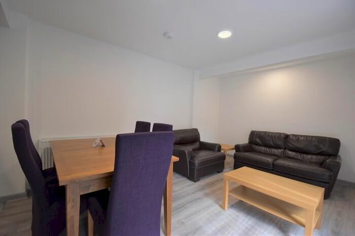 5 Bedroom End Of Terrace House To Rent In Cadnam Close, Birmingham B17