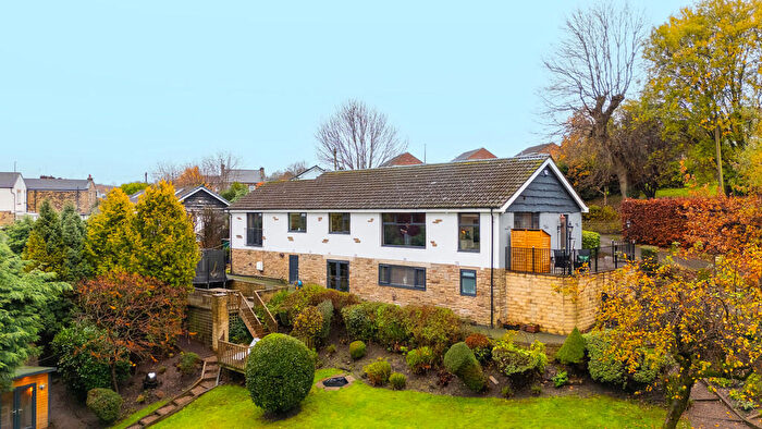 5 Bedroom Detached House For Sale In Larkhill Close, Cleckheaton, BD19