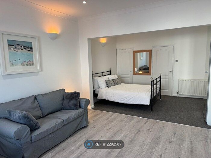 Studio To Rent In Colonial Road, Slough, SL1