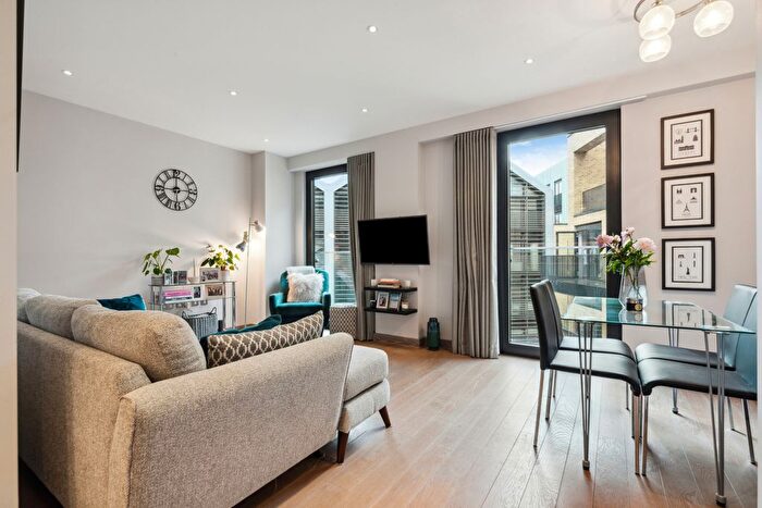1 Bedroom Flat For Sale In Drapers Yard, Wandsworth, SW18