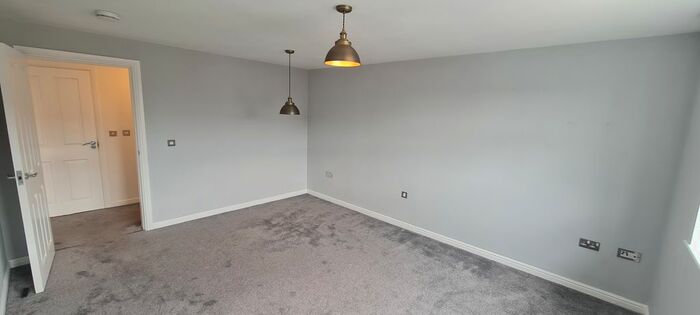 2 Bedroom Flat To Rent In Crowe Road, Bedford, MK40