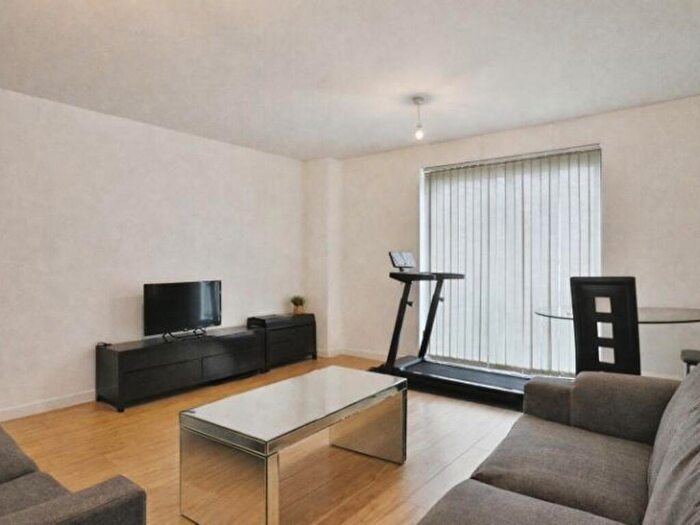 2 Bedroom Apartment For Sale In Bouverie Court, Leeds, LS9