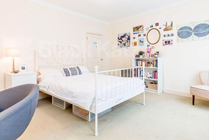 4 Bedroom Flat To Rent In Drummond Street, Camden / Euston, NW1