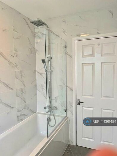 2 Bedroom Flat To Rent In North Finchley, London, N12