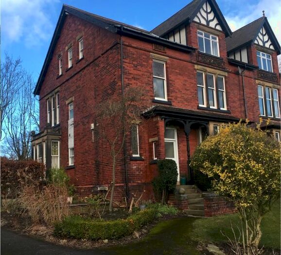 2 Bedroom Flat To Rent In North Park Avenue, Roundhay, Leeds, LS8