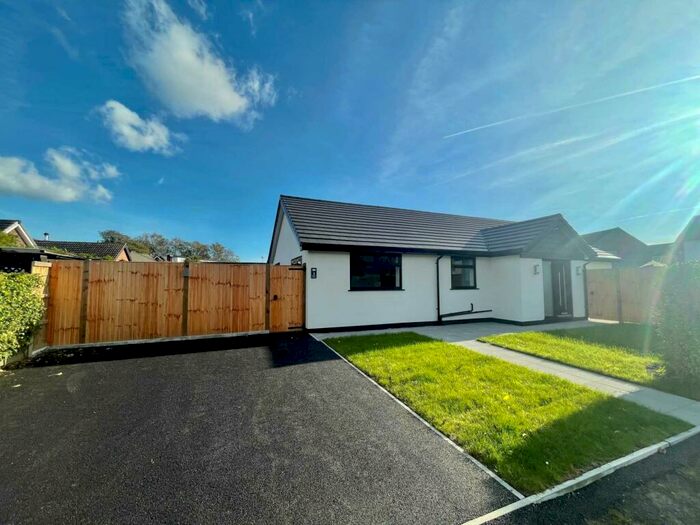 3 Bedroom Detached Bungalow To Rent In Birkdale Avenue, Whitefield, M45