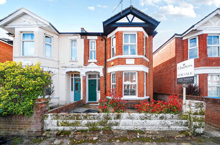 2 Bedroom Maisonette For Sale In Norfolk Road, Shirley, Southampton, Hampshire, SO15